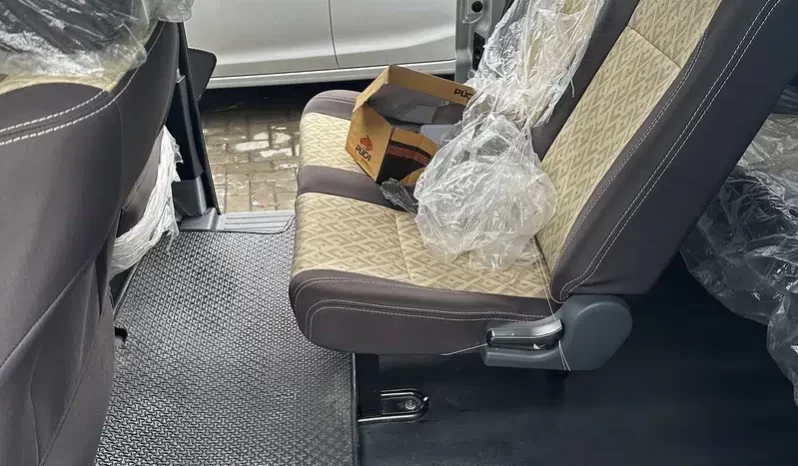 Changan karwan plus 2022 model, family used,100 good condition as new full