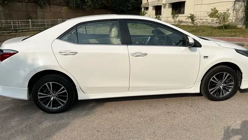 Corolla Grande Altis 1.8 2023 full