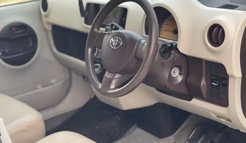 TOYOTA PASSO 2011 2012 AUTOMATIC Silver Original Car Karachi Reg full