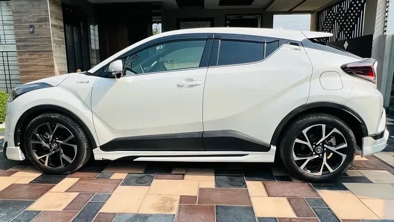 Used Toyota C-HR 2012 full