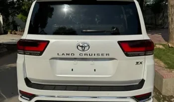 Brand New LandCruiser V8 only 14 Kilometers full