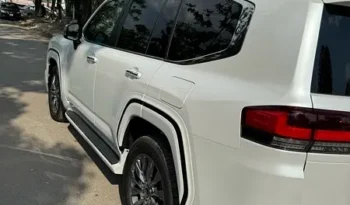 Brand New LandCruiser V8 only 14 Kilometers full