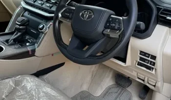 Brand New LandCruiser V8 only 14 Kilometers full
