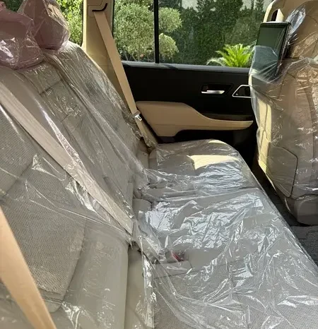 Brand New LandCruiser V8 only 14 Kilometers full