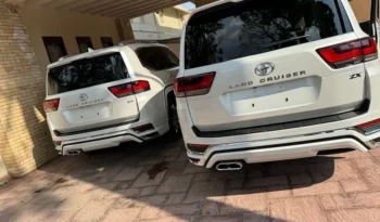 Brand New LandCruiser V8 only 14 Kilometers full