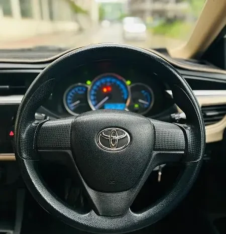 Toyota Altis 1.6 2015 full