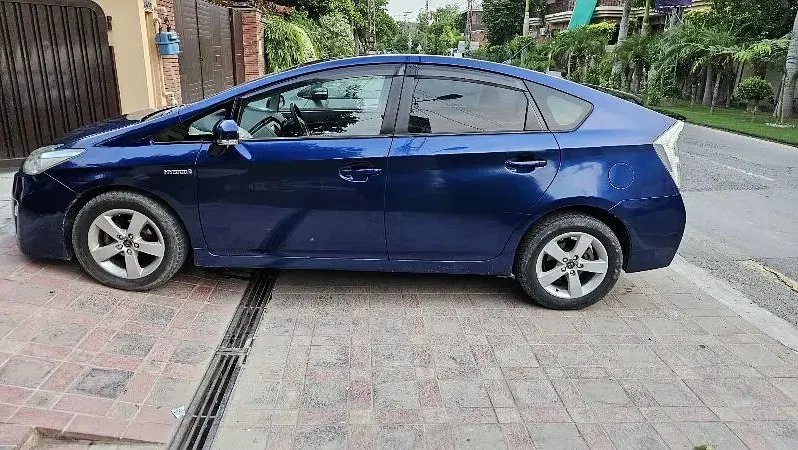 Toyota Prius 2010 full