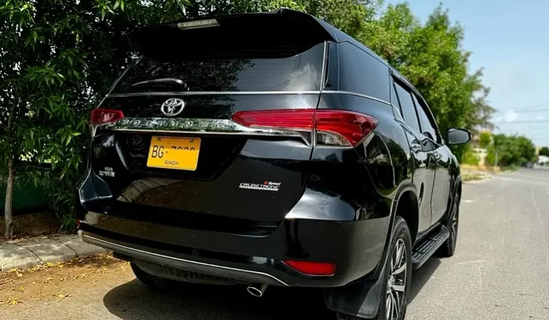 2018 Toyota Fortuner V Variant Petrol 4×4 – Immaculate Condition full