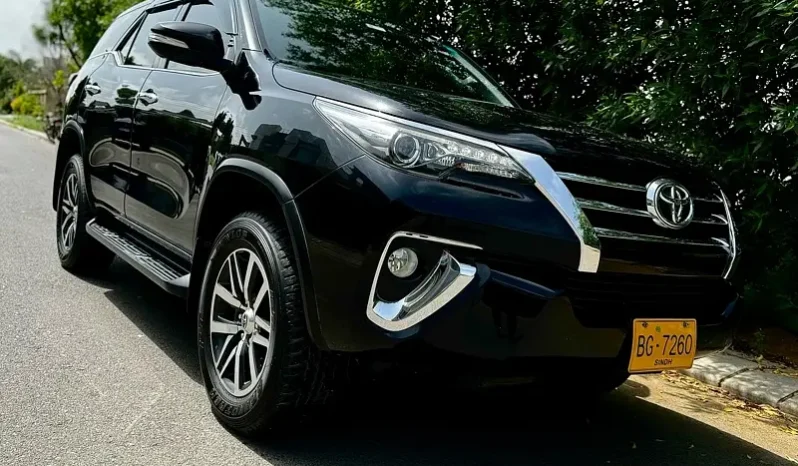 2018 Toyota Fortuner V Variant Petrol 4×4 – Immaculate Condition full