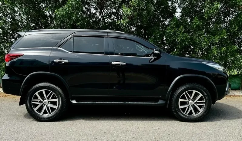 2018 Toyota Fortuner V Variant Petrol 4×4 – Immaculate Condition full
