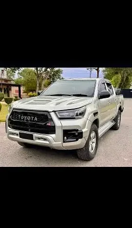 Toyota Hilux 2012 full