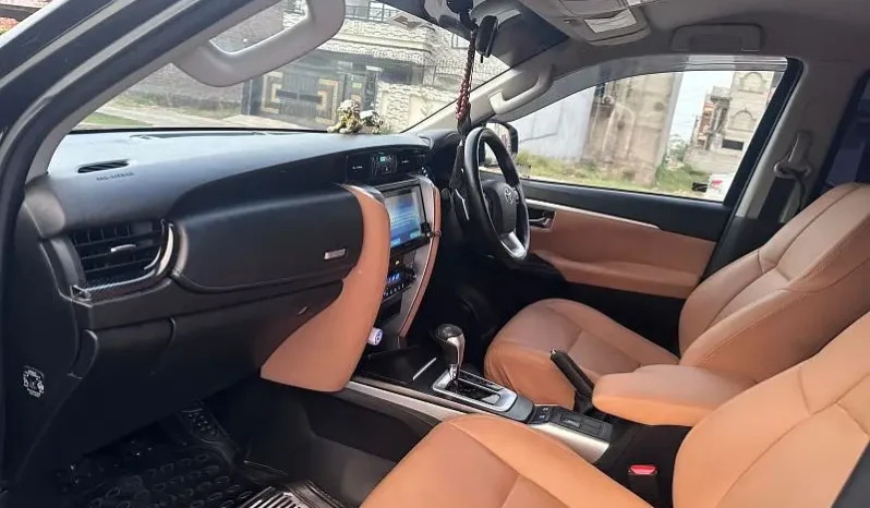 Toyota Fortuner V 2018 full