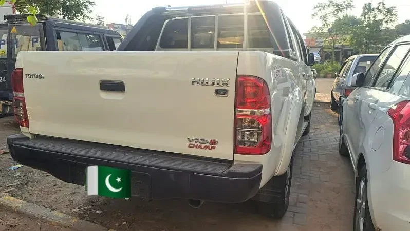 Toyota Hilux Vigo Champ2015 full