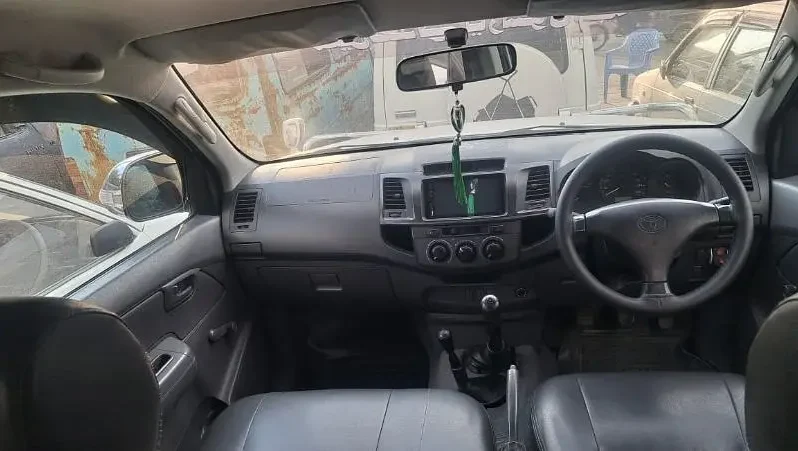 Toyota Hilux Vigo Champ2015 full