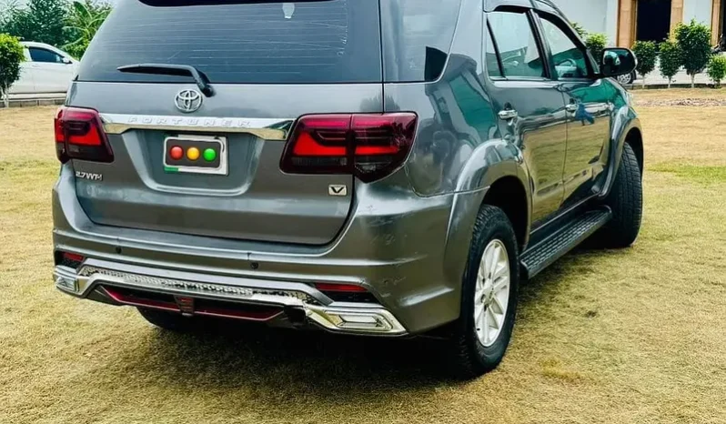 Toyota Fortuner V 2.7 2013 full