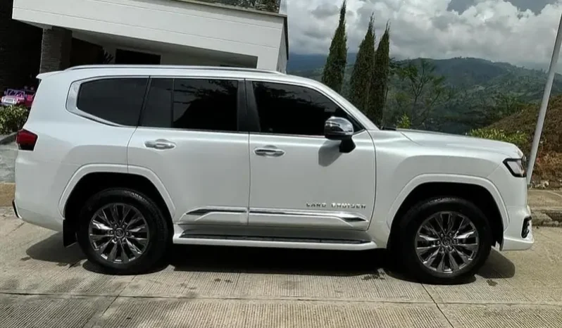 Toyota Land Cruiser 2022 (LC-300) full