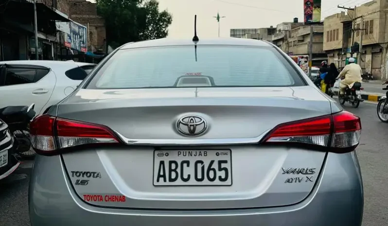 Used Toyota Yaris 2020 full