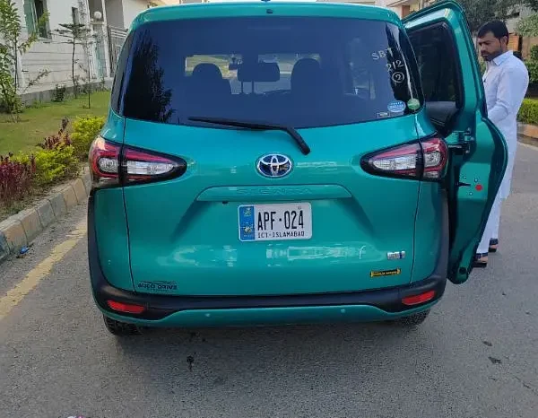 Toyota Sienta 2022 full