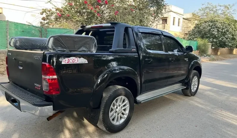 Toyota Hilux 2012 full