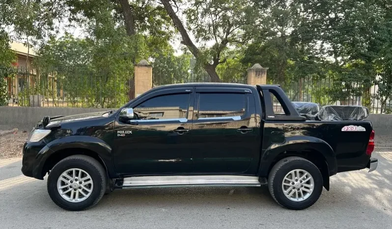 Toyota Hilux 2012 full