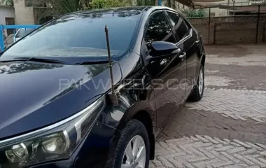 Toyota Corolla Altis Grande CVT-i 1.8 Model 2015